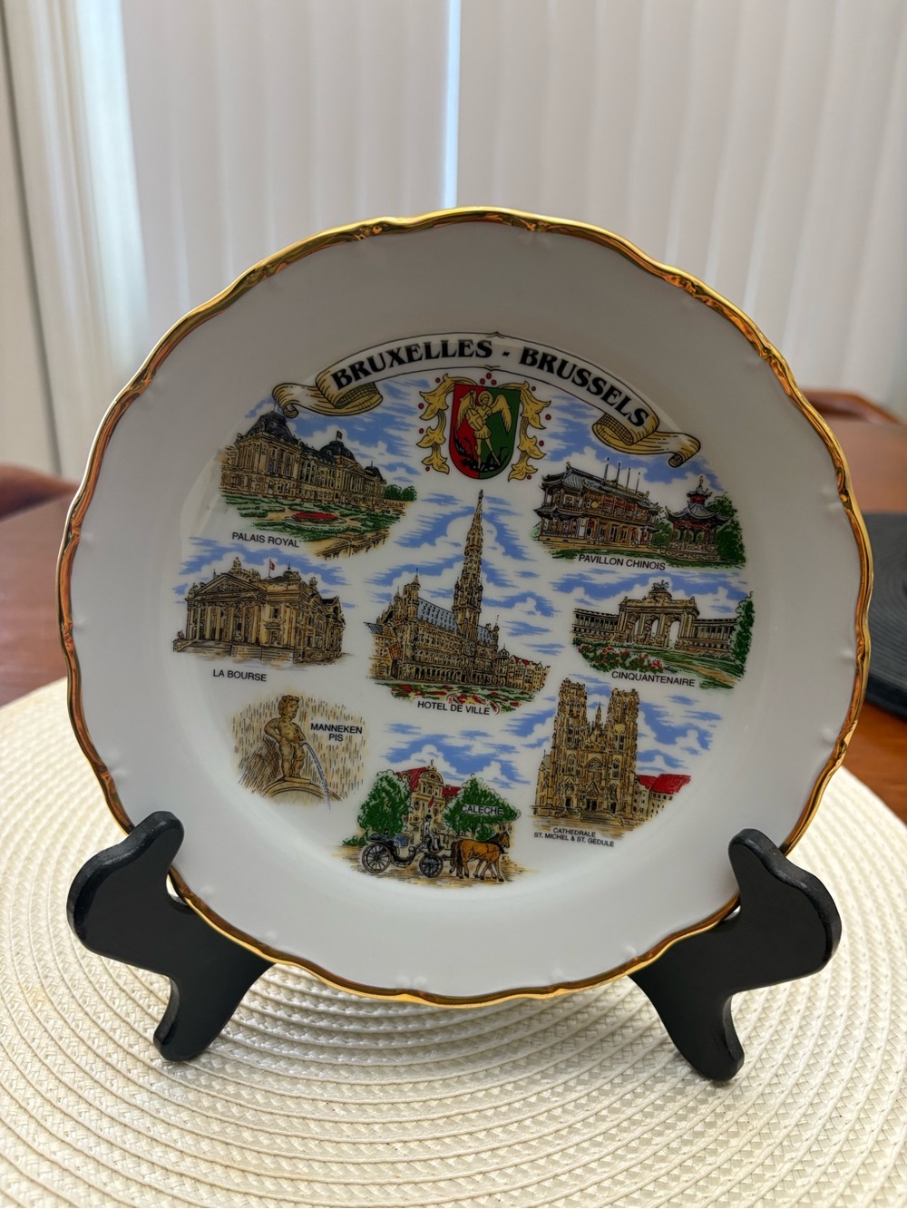 Bruxelles / Brussels Decorative Souvenir Plate with Gold Trim